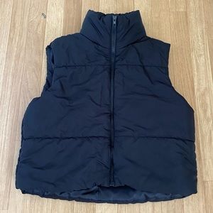 Weightless Black Puffer Vest S